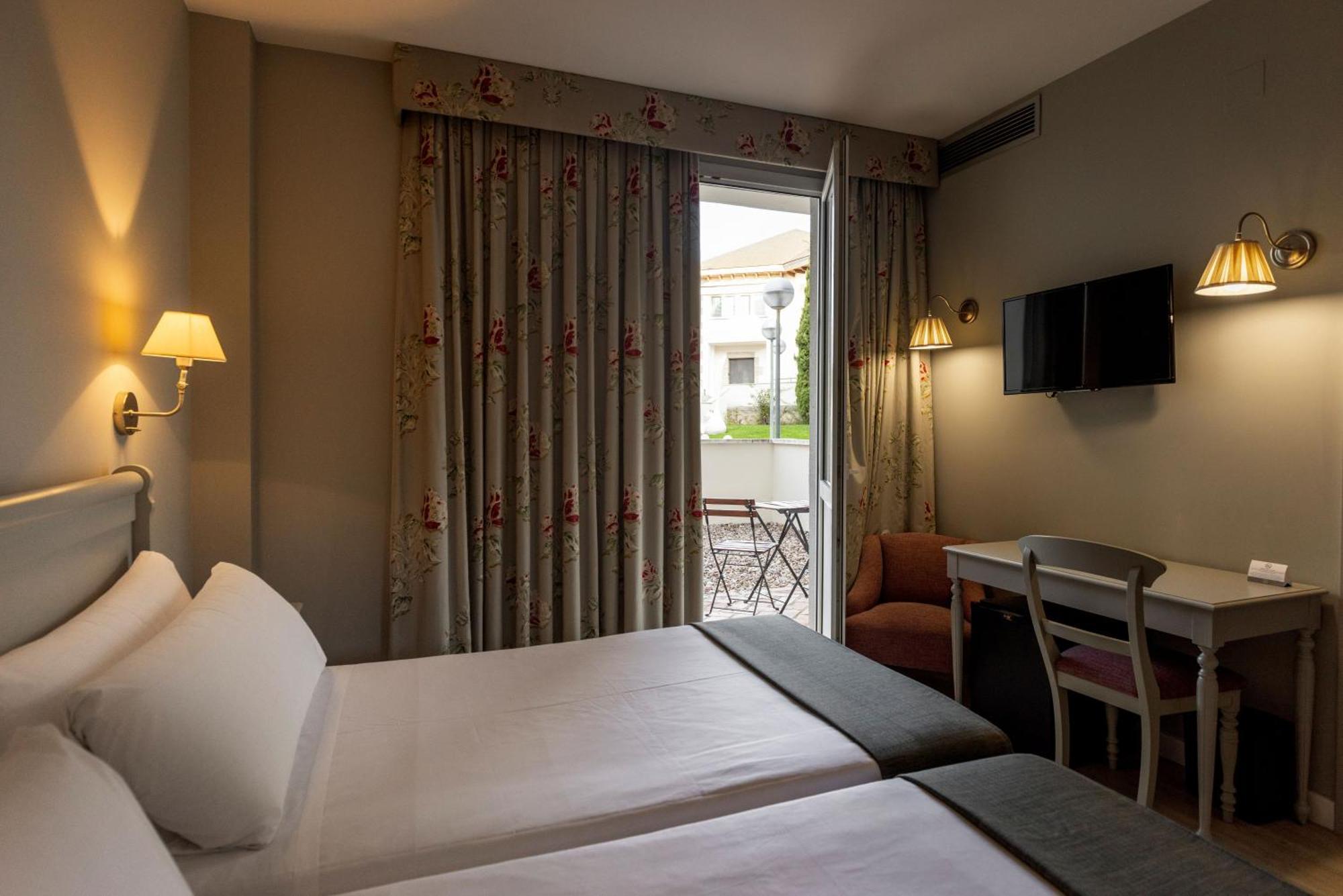 Hotel Pax Torrelodones Exterior photo