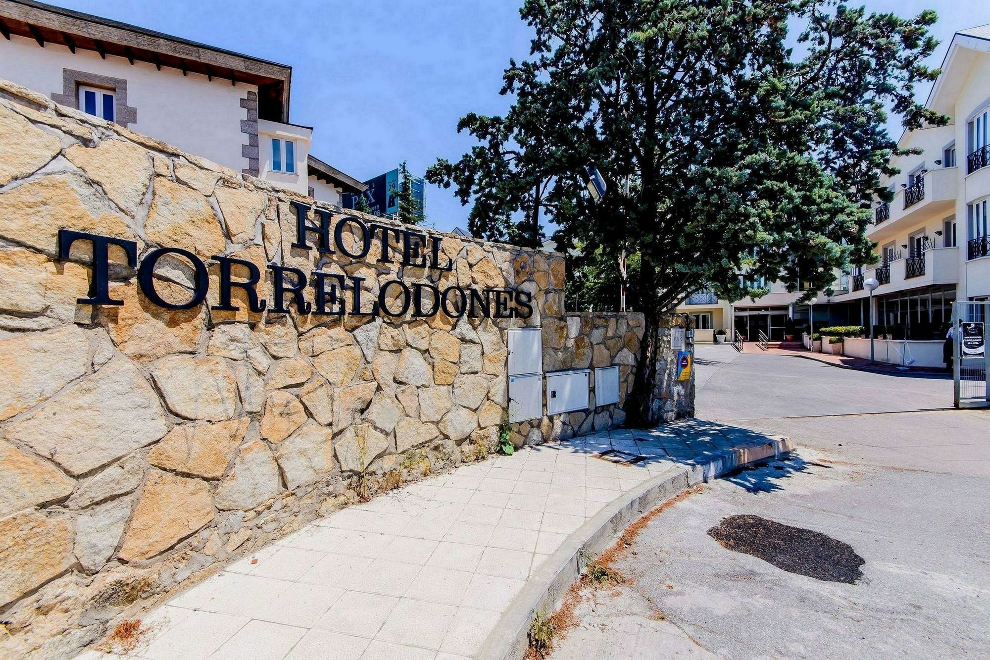 Hotel Pax Torrelodones Exterior photo